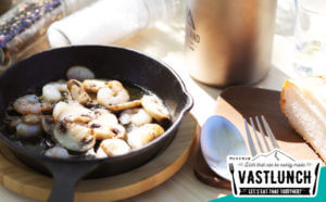 スキレットで作るキャンプ料理！ アヒージョのキャンプ飯