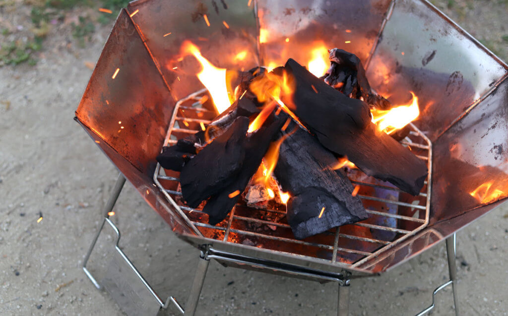 バーベキューでの火起こし！必要な物&炭の着火方法をご紹介