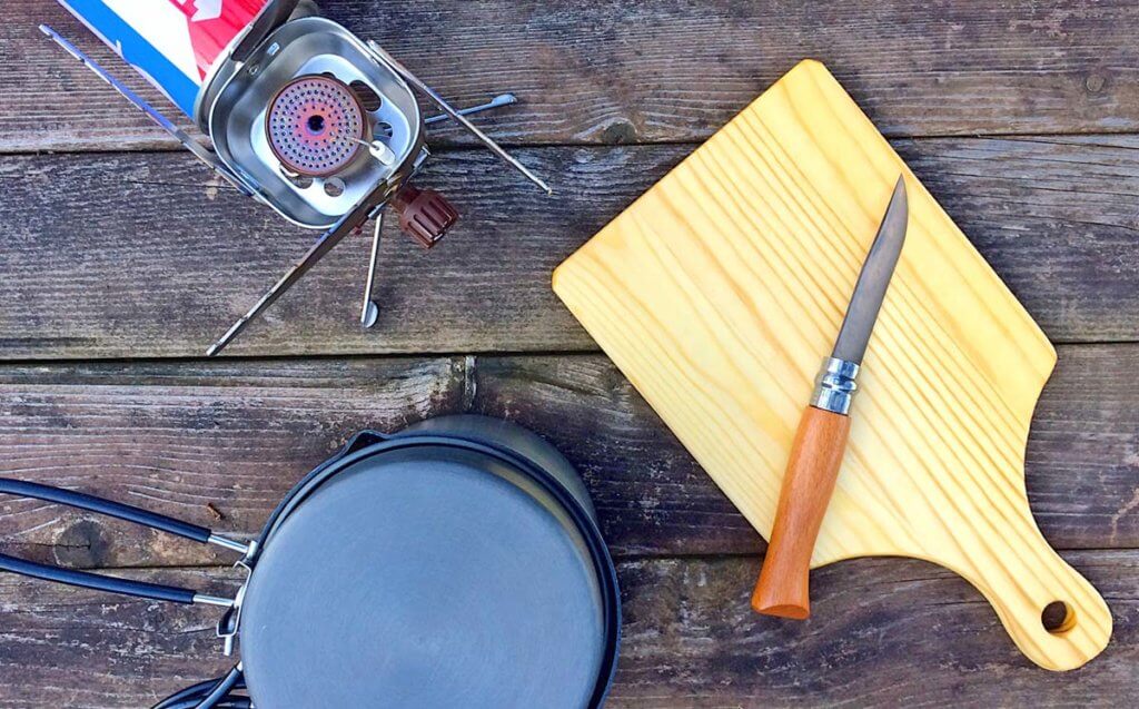 キャンプで使える便利グッズや意外な使い方のできるキャンプギアをご紹介