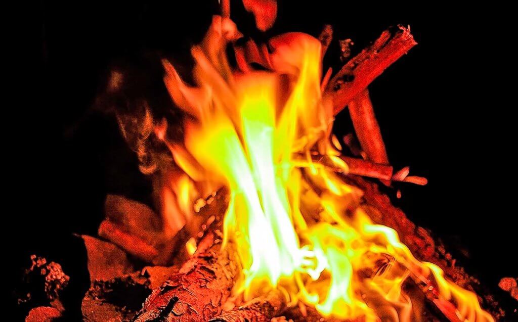 焚き火のやり方とは？ちょっとしたコツと注意すべきポイント