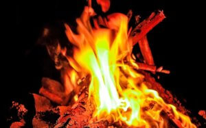 焚き火のやり方とは？ちょっとしたコツと注意すべきポイント