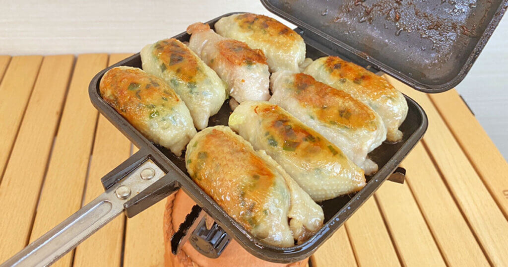 ホットサンドメーカーレシピ「鶏皮餃子」の作り方をご紹介！