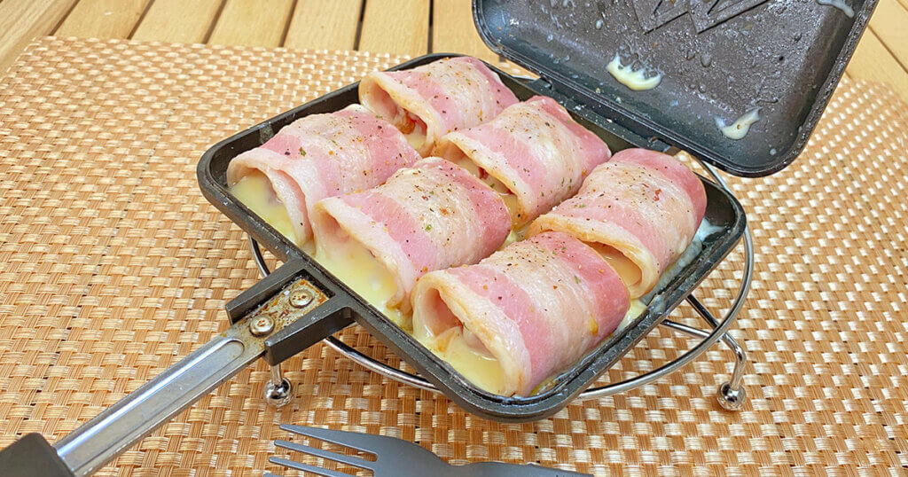 ホットサンドメーカーレシピ「アイコのベーコンチーズロール」の作り方をご紹介！