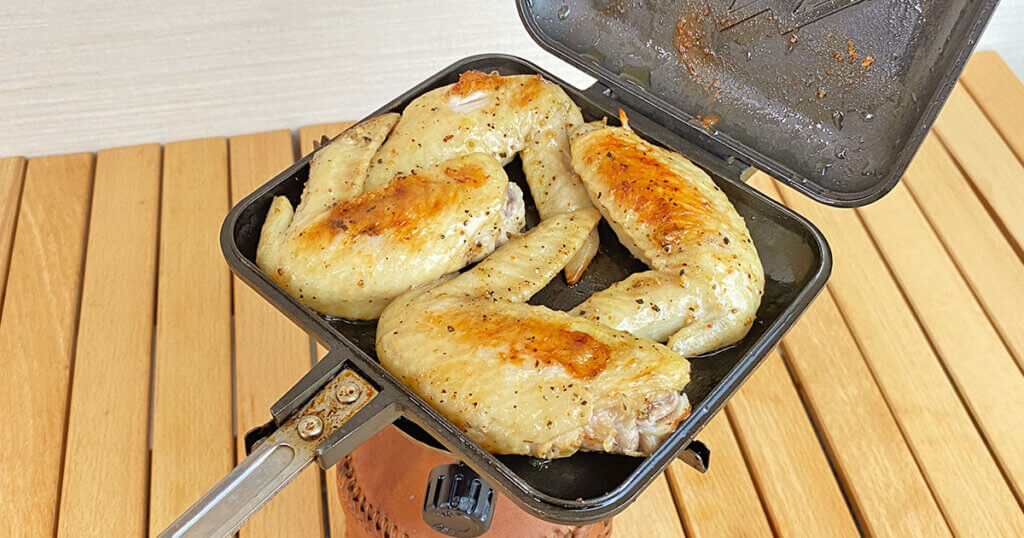 ホットサンドメーカーレシピ「スパイシー手羽先」の作り方をご紹介！